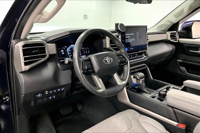 Used 2024 Toyota Tundra Limited AWD/4WD image 17