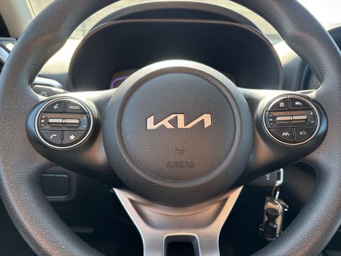 Used 2025 Kia Soul LX w/ LX Technology Package FWD image 25