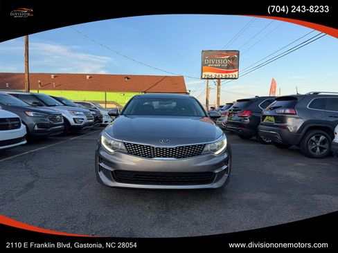 Used 2018 Kia Optima EX w/ Premium Package FWD image 2