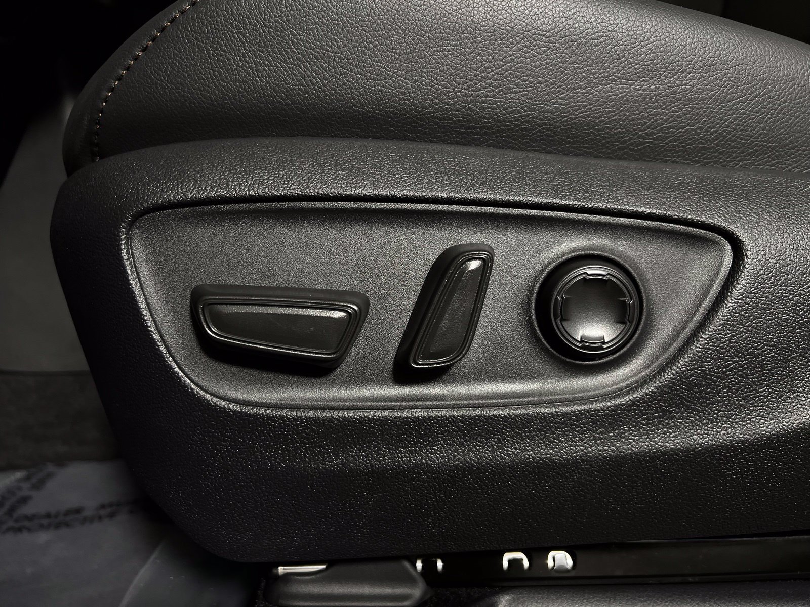 Used 2026 Toyota Sienna Limited FWD image 14