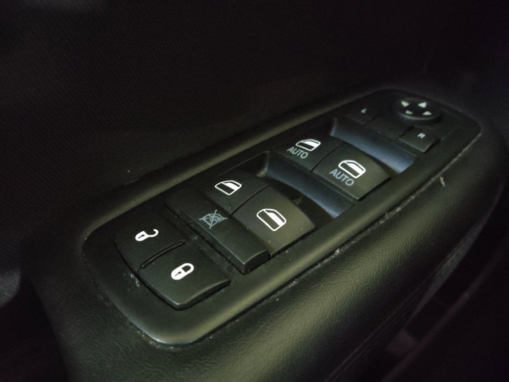 Used 2016 Chrysler 200 Limited w/ Anniversary Edition FWD image 27