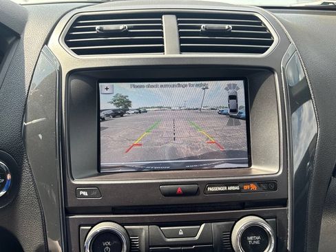 Certified 2018 Ford Explorer XLT w/ Equipment Group 202A AWD/4WD image 2