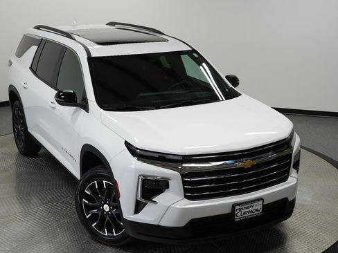 Used 2025 Chevrolet Traverse LT w/ Sun and Wheel Package AWD/4WD image 39