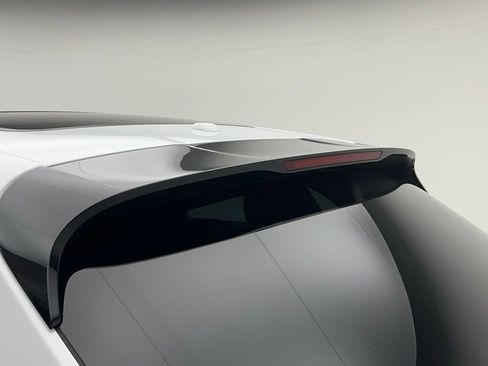 Used 2025 Porsche Macan image 47