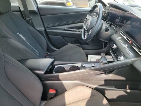 Used 2023 Hyundai Elantra SEL w/ Convenience Package image 9