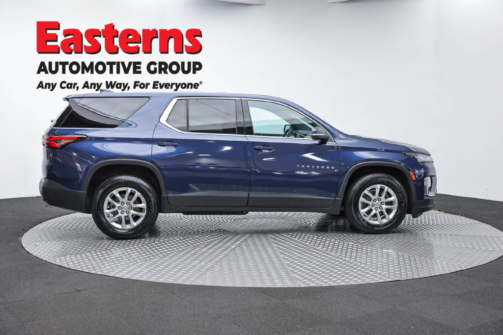 Used 2023 Chevrolet Traverse LS w/ Safety Package FWD image 4