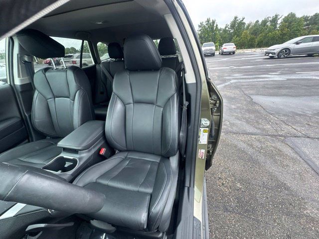 Used 2025 Subaru Outback Touring AWD/4WD image 10