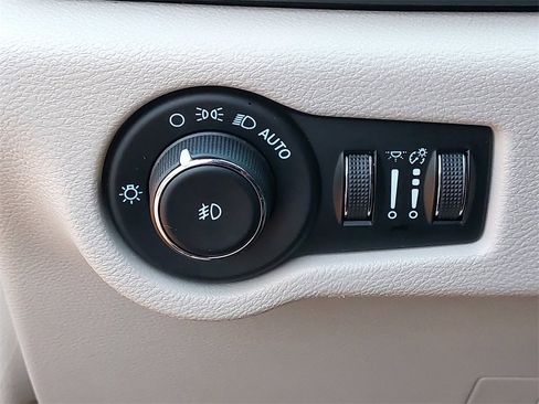 Used 2022 Chrysler Pacifica Touring-L image 22