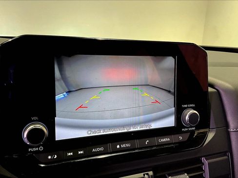 Used 2025 Nissan Pathfinder S image 14