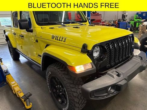 Used 2023 Jeep Gladiator Sport AWD/4WD image 3