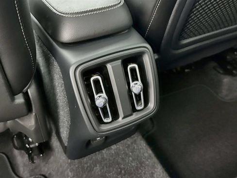 Used 2022 Volvo XC40 T5 Inscription w/ Climate Package AWD/4WD image 28