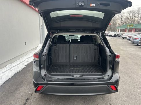 Certified 2025 Toyota Highlander LE image 11