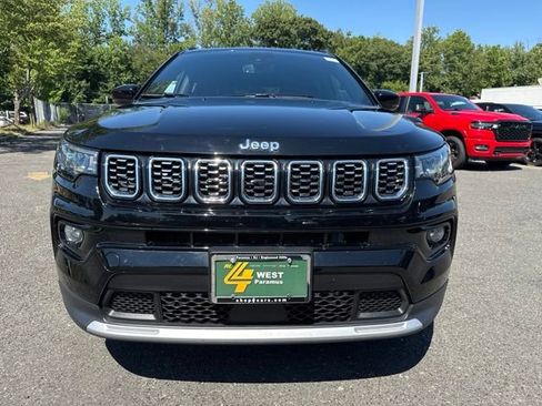 Used 2025 Jeep Compass Limited AWD/4WD image 2
