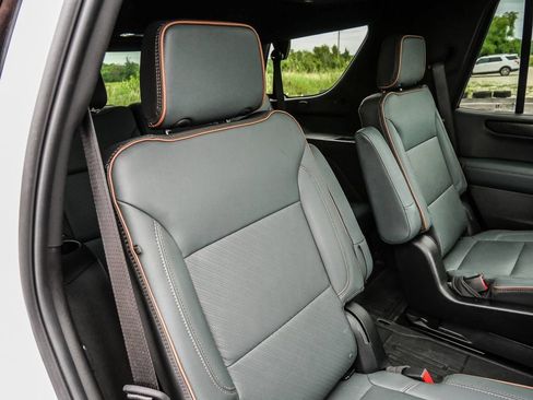 Used 2025 GMC Yukon AT4 w/ AT4 Premium Package AWD/4WD image 29