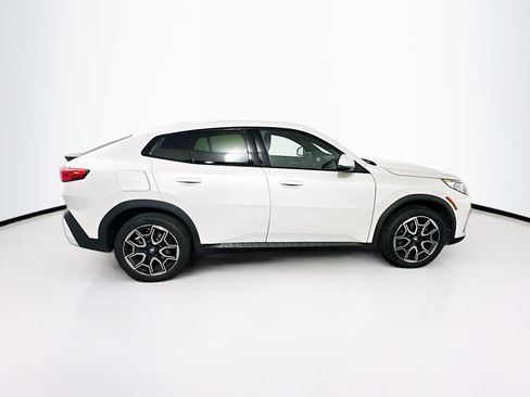 Used 2025 BMW X2 xDrive28i image 10