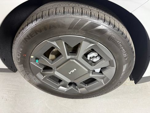 New 2026 Kia Carnival EX FWD image 11