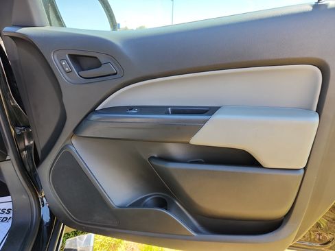 Used 2020 Chevrolet Colorado W/T w/ WT Convenience Package AWD/4WD image 34