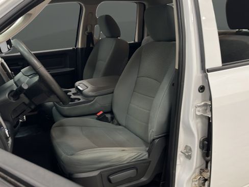 Used 2017 RAM 1500 Express w/ Express Value Package AWD/4WD image 9