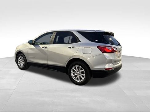 Used 2021 Chevrolet Equinox LS w/ LS Convenience Package image 3