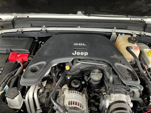Used 2019 Jeep Wrangler Unlimited Rubicon AWD/4WD image 31