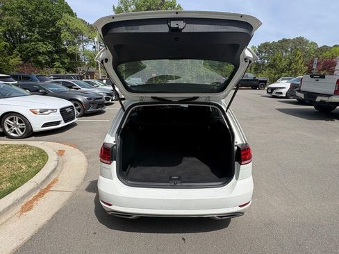 Used 2019 Volkswagen Golf S FWD image 10