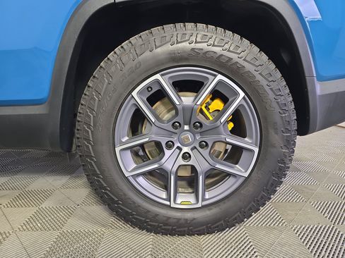 Used 2023 Rivian R1S Adventure AWD/4WD image 10