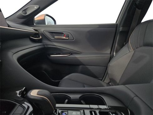 Used 2025 Toyota Crown Limited image 11