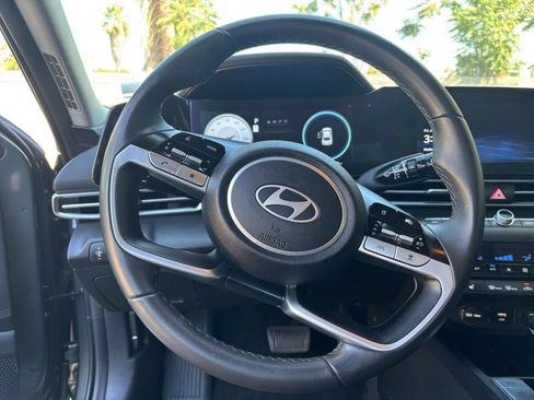 Used 2025 Hyundai Elantra SEL FWD image 28