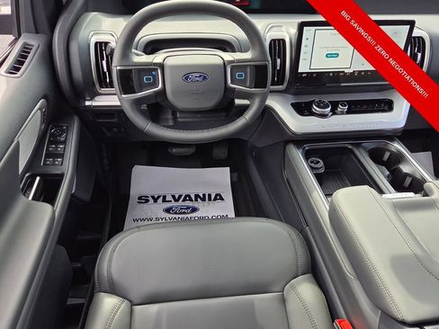 New 2026 Ford Expedition Active RWD image 7