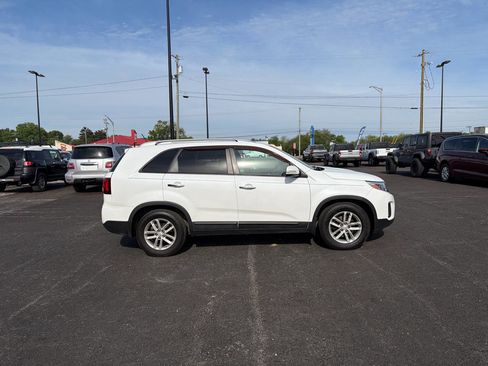Used 2015 Kia Sorento LX FWD image 2