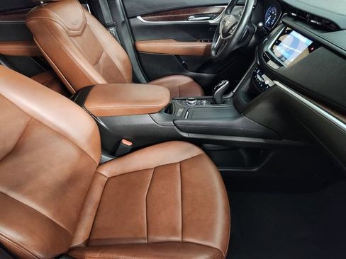 Used 2024 Cadillac XT5 Premium Luxury w/ Technology Package FWD image 3