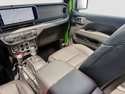 Used 2025 Jeep Wrangler Unlimited Rubicon AWD/4WD image 26