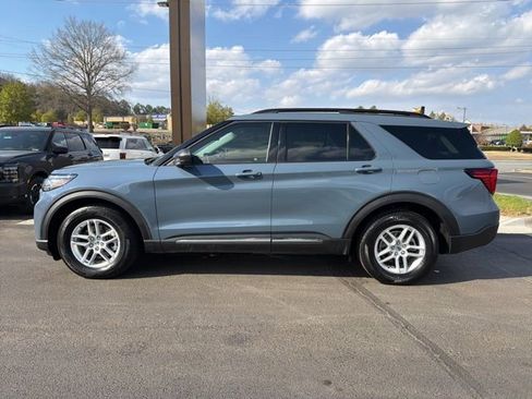 Used 2025 Ford Explorer Active w/ Active Comfort Package image 4