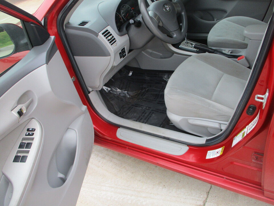 Used 2010 Toyota Corolla LE FWD image 9