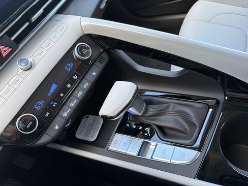New 2026 Hyundai Elantra Limited FWD image 25