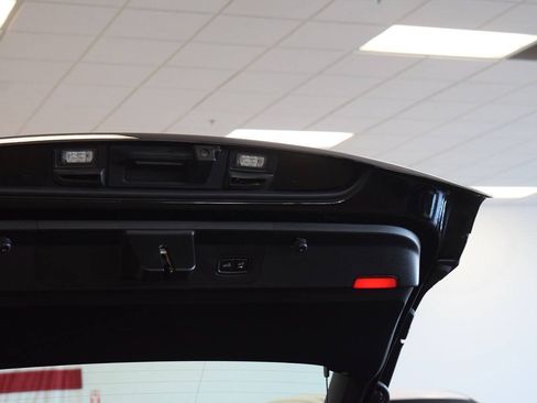Used 2018 Porsche Panamera 4 AWD/4WD image 38