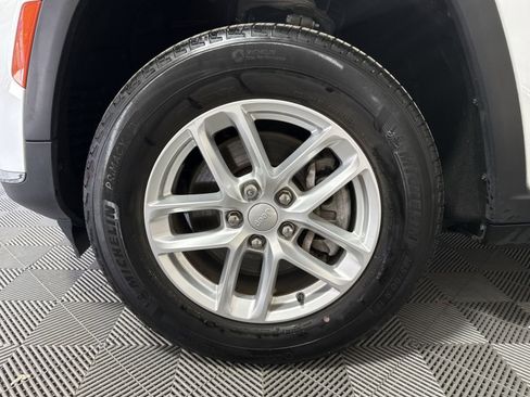 Used 2023 Jeep Grand Cherokee L Laredo image 12