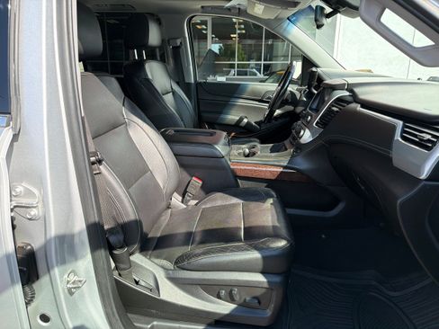 Used 2019 GMC Yukon XL SLT w/ Open Road Package AWD/4WD image 9