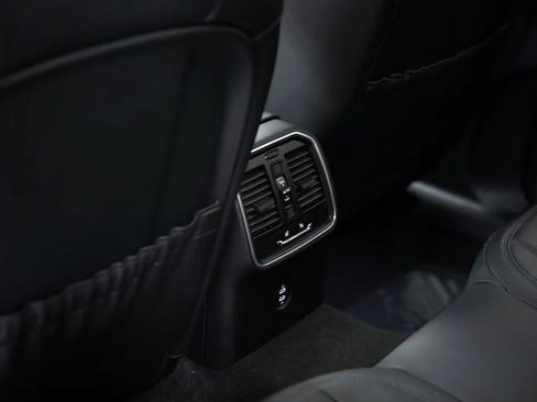 Certified 2026 Porsche Macan AWD/4WD image 36