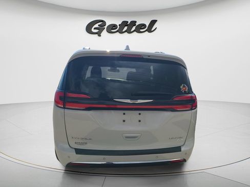 Used 2021 Chrysler Pacifica Limited w/ Premium & Safety Sphere Group AWD/4WD image 4