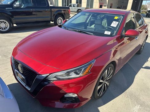 Used 2019 Nissan Altima 2.5 Platinum image 2