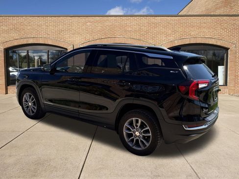 Used 2024 GMC Terrain SLT AWD/4WD image 11