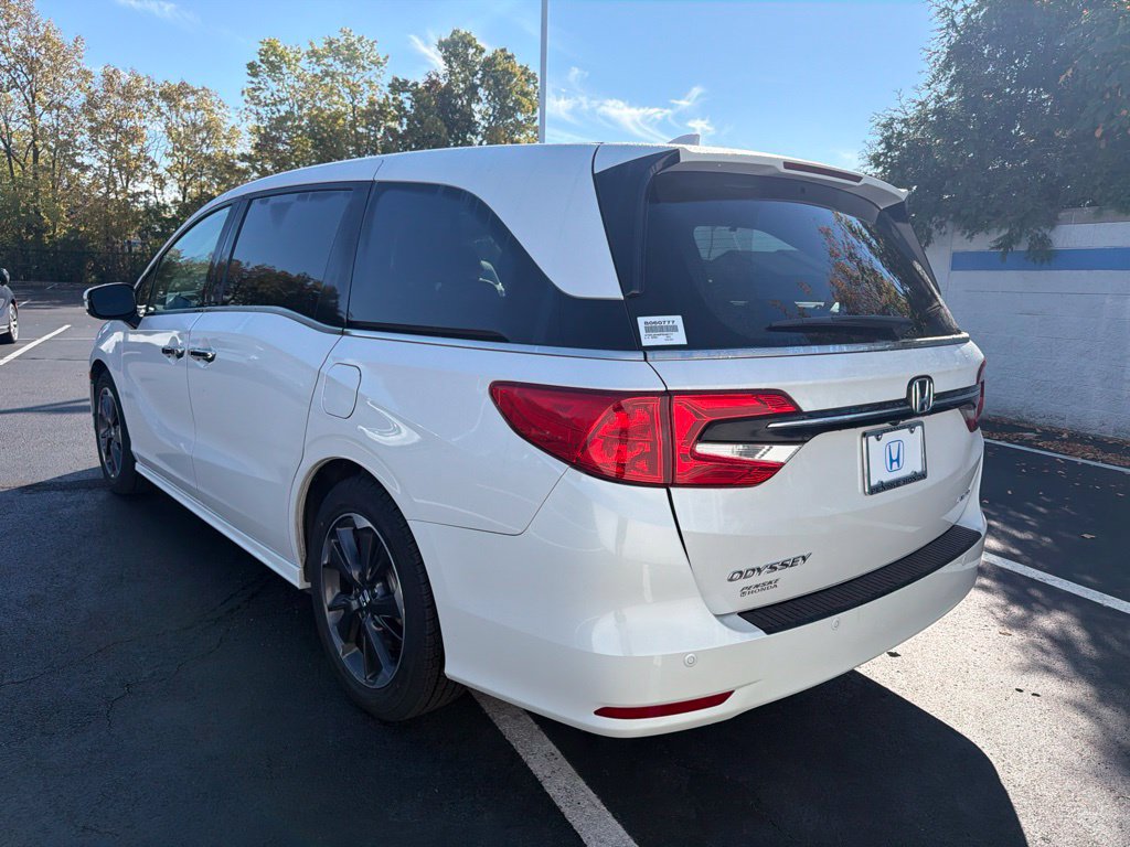 Certified 2023 Honda Odyssey Elite image 3