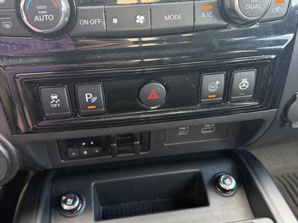 Used 2023 Nissan Titan PRO-4X w/ Pro-4x Convenience Package AWD/4WD image 17
