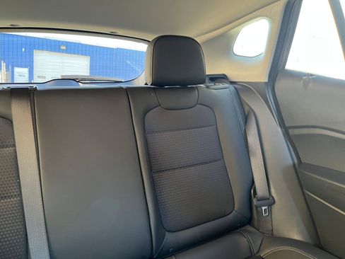 Used 2025 Chevrolet Trax LT image 36