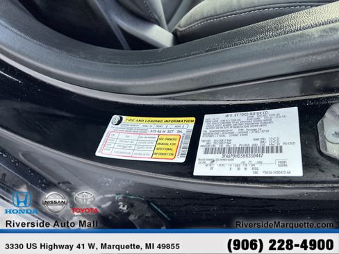 Used 2017 Ford Fusion SE w/ Fusion SE Technology Package image 14