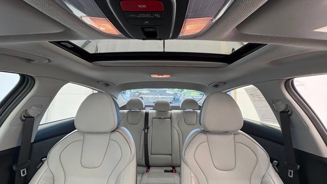 Used 2025 Hyundai Elantra Limited FWD image 28