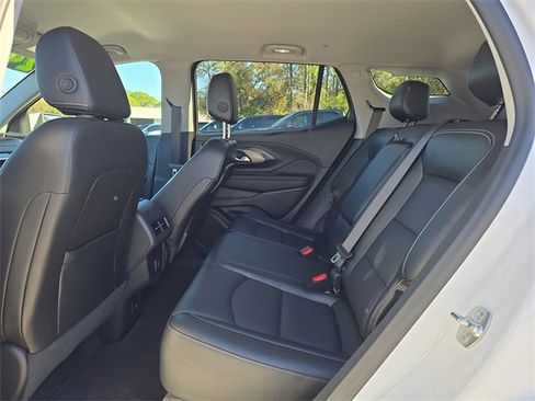 Used 2024 GMC Terrain SLT image 13