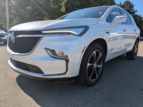 Used 2022 Buick Enclave Essence w/ Sport Touring Edition image 9