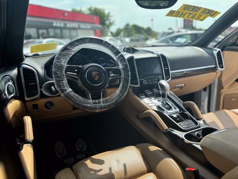 Used 2018 Porsche Cayenne Platinum Edition AWD/4WD image 32